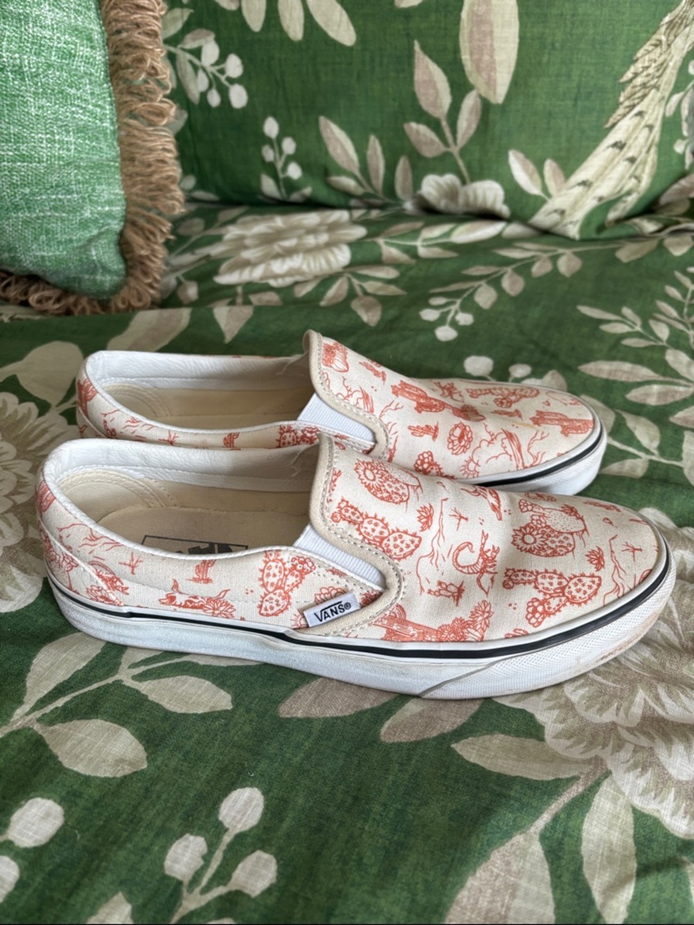 Vans Desert print Slip-On Sneakers in Cream with Coral Print